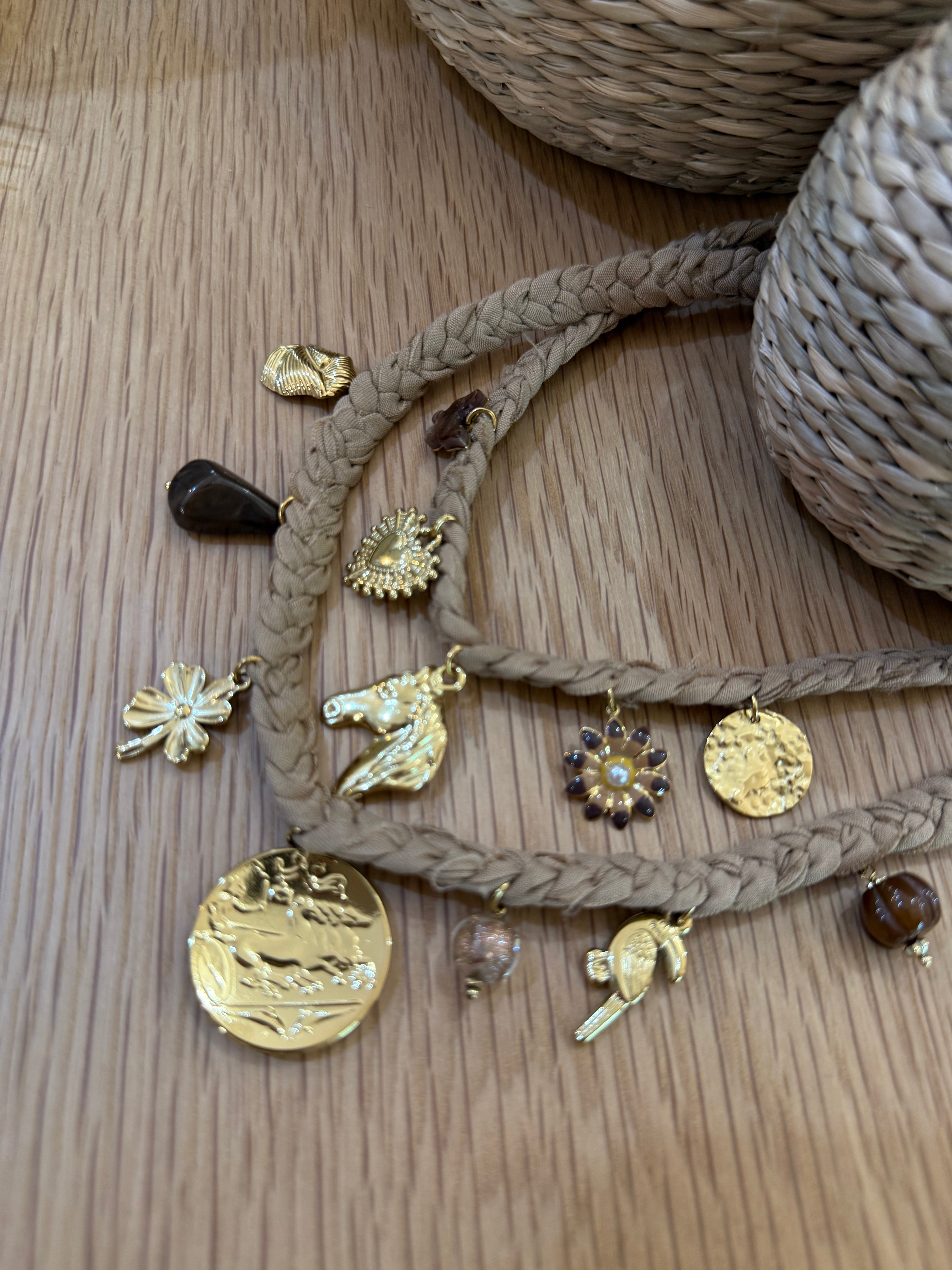 Collier beige 810120