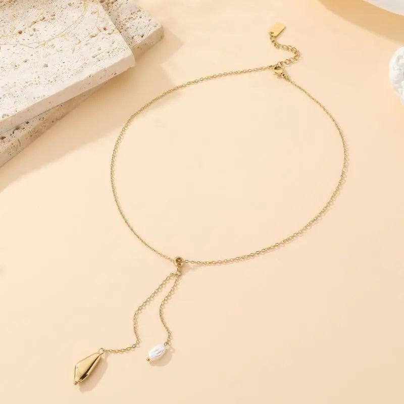 COLLIER AGATHA