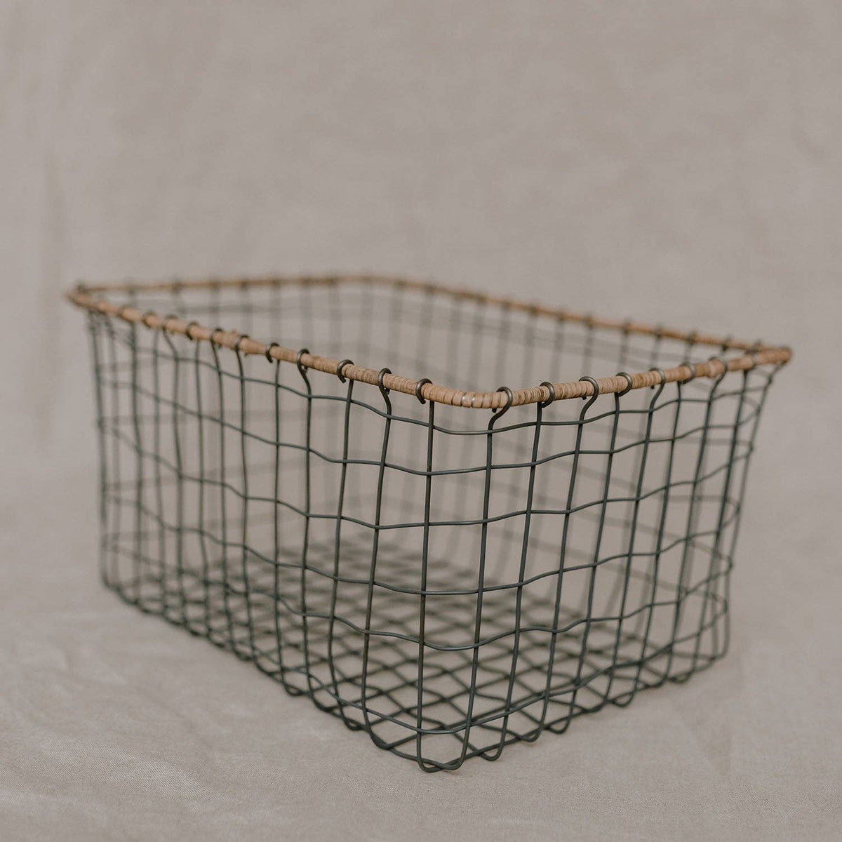 PANIER EN FIL MÉTALLIQUE