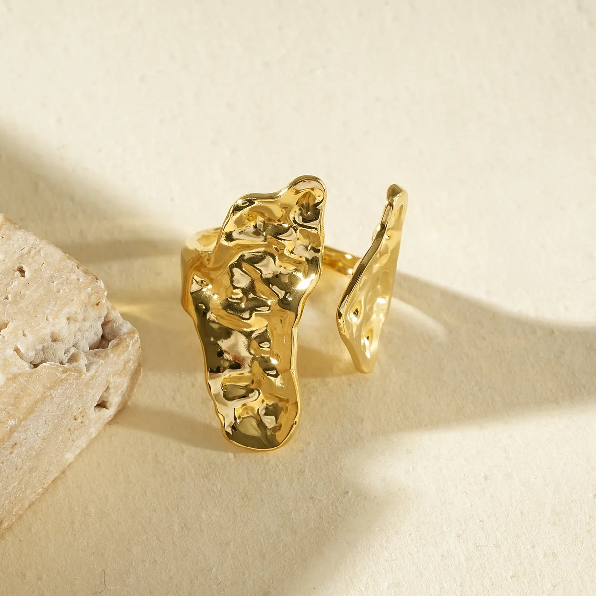 BAGUE MARTELÉ ROCHE