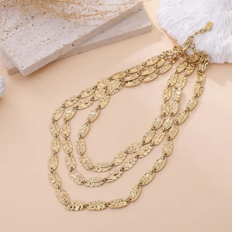 COLLIER LEONIE