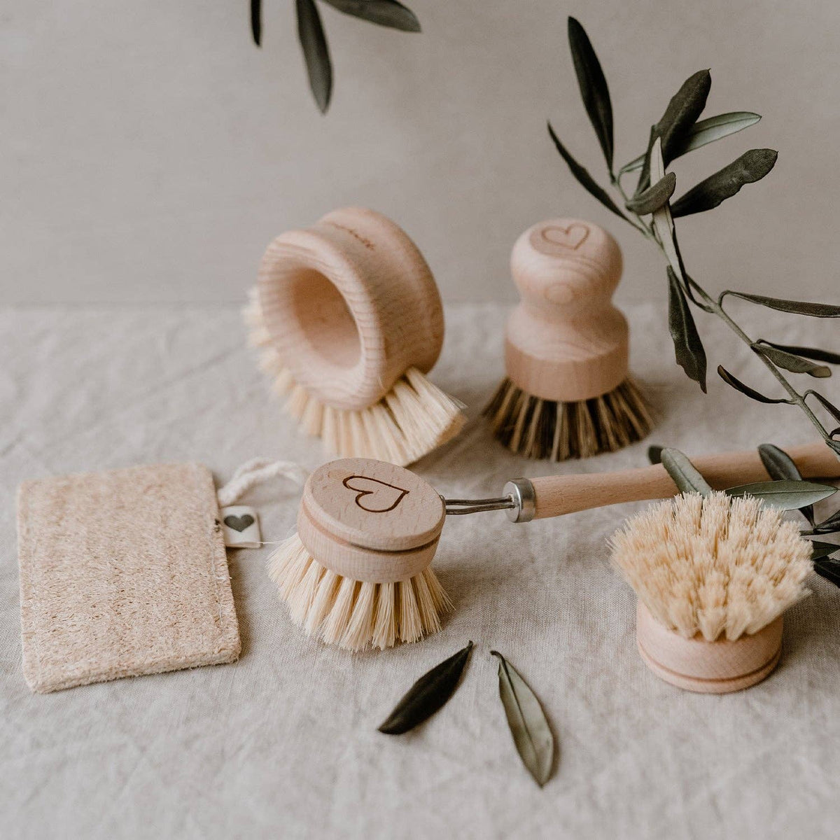 SET DE 6 BROSSES VAISSELLES BOIS