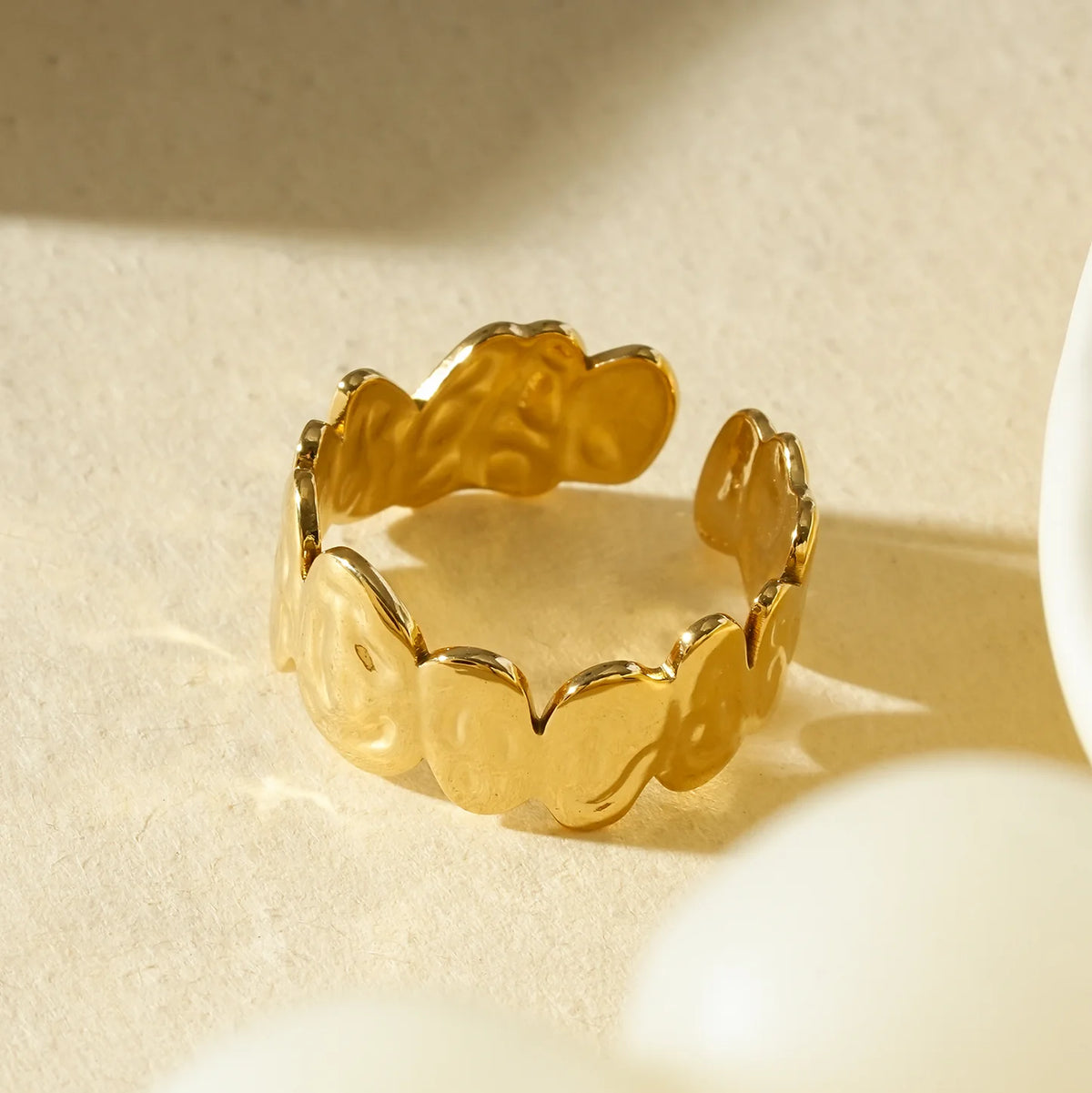 BAGUE OVALE MARTELÉ