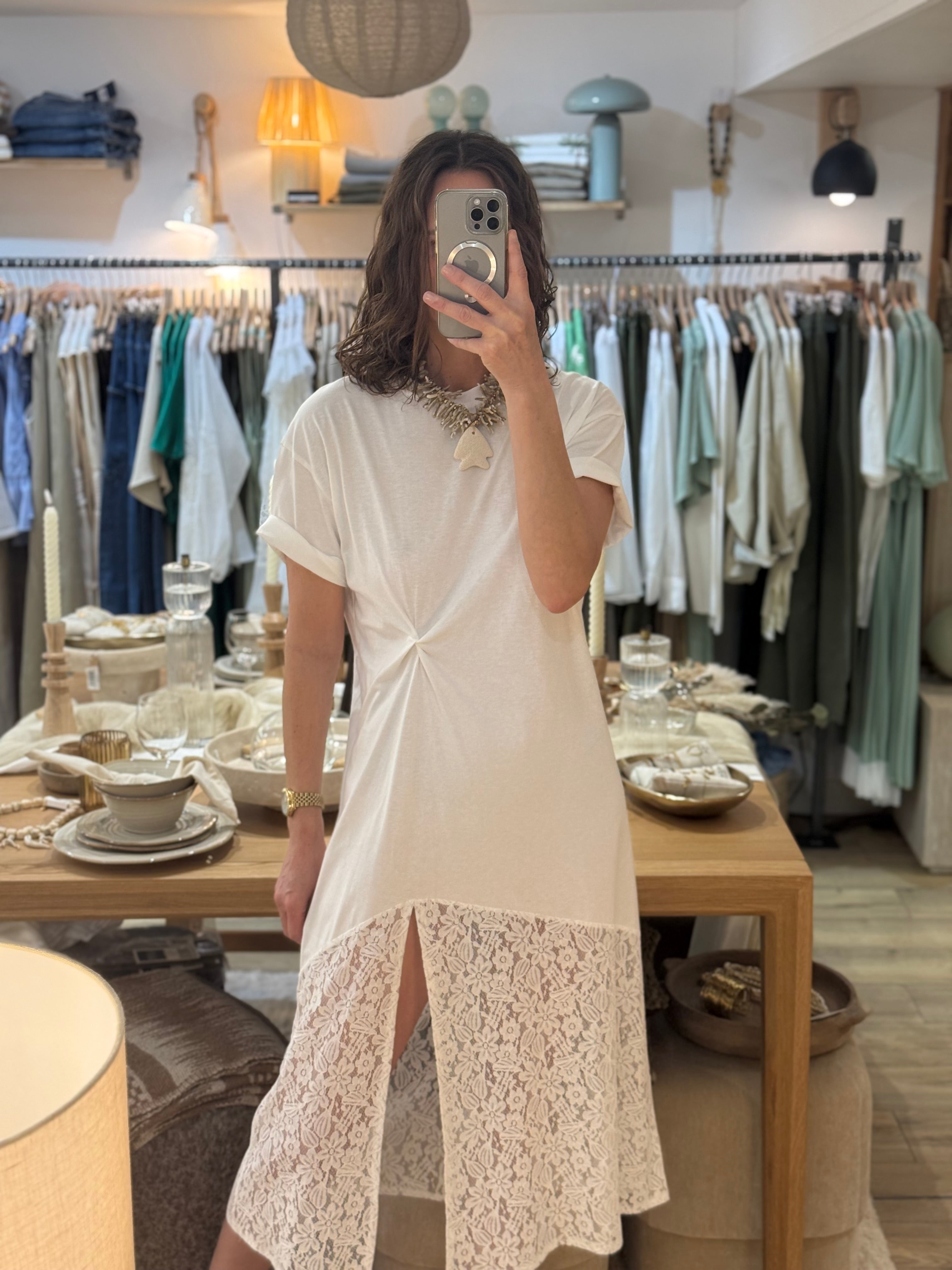 ROBE GOMEZE BLANCHE