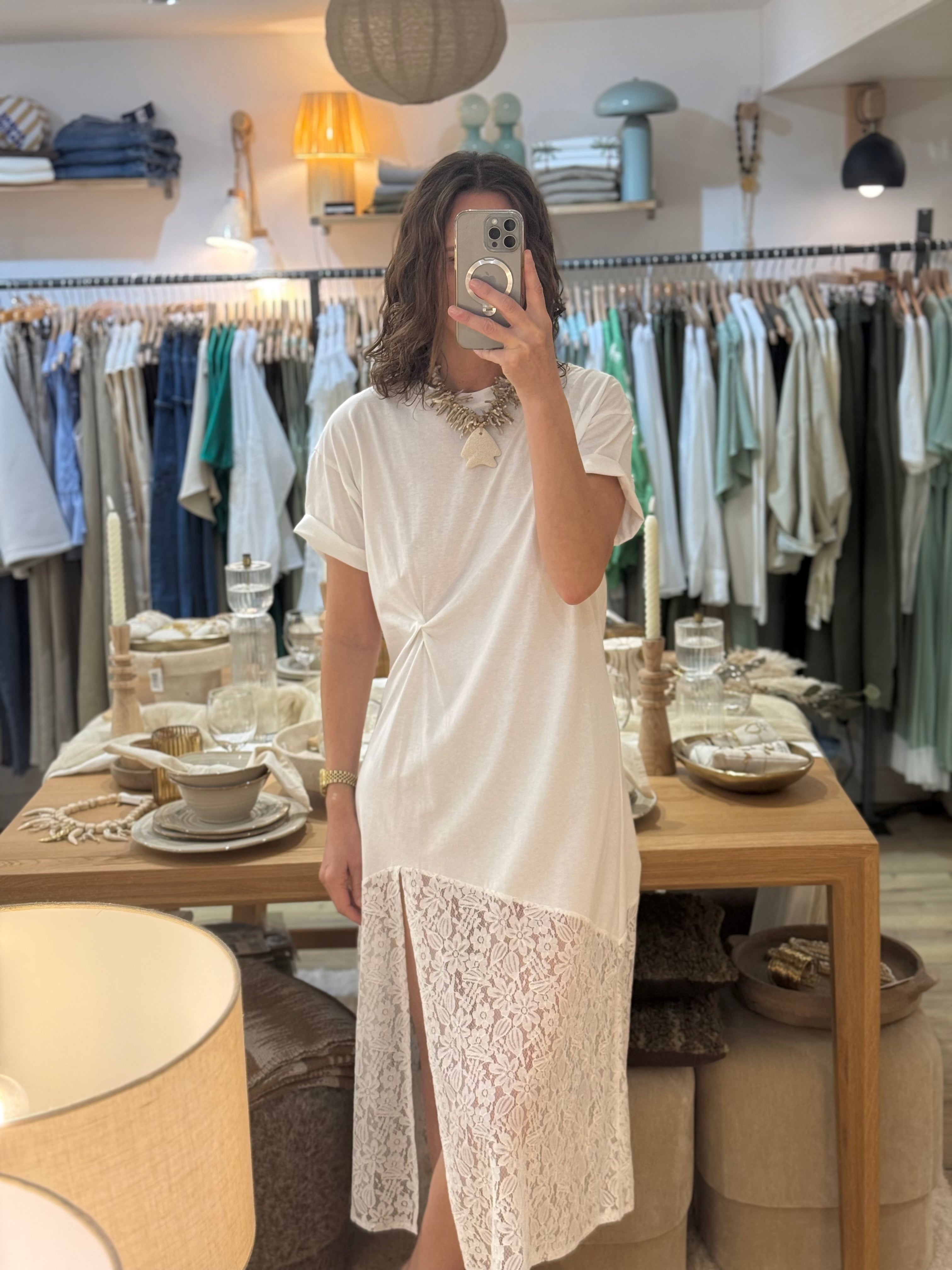 ROBE GOMEZE BLANCHE