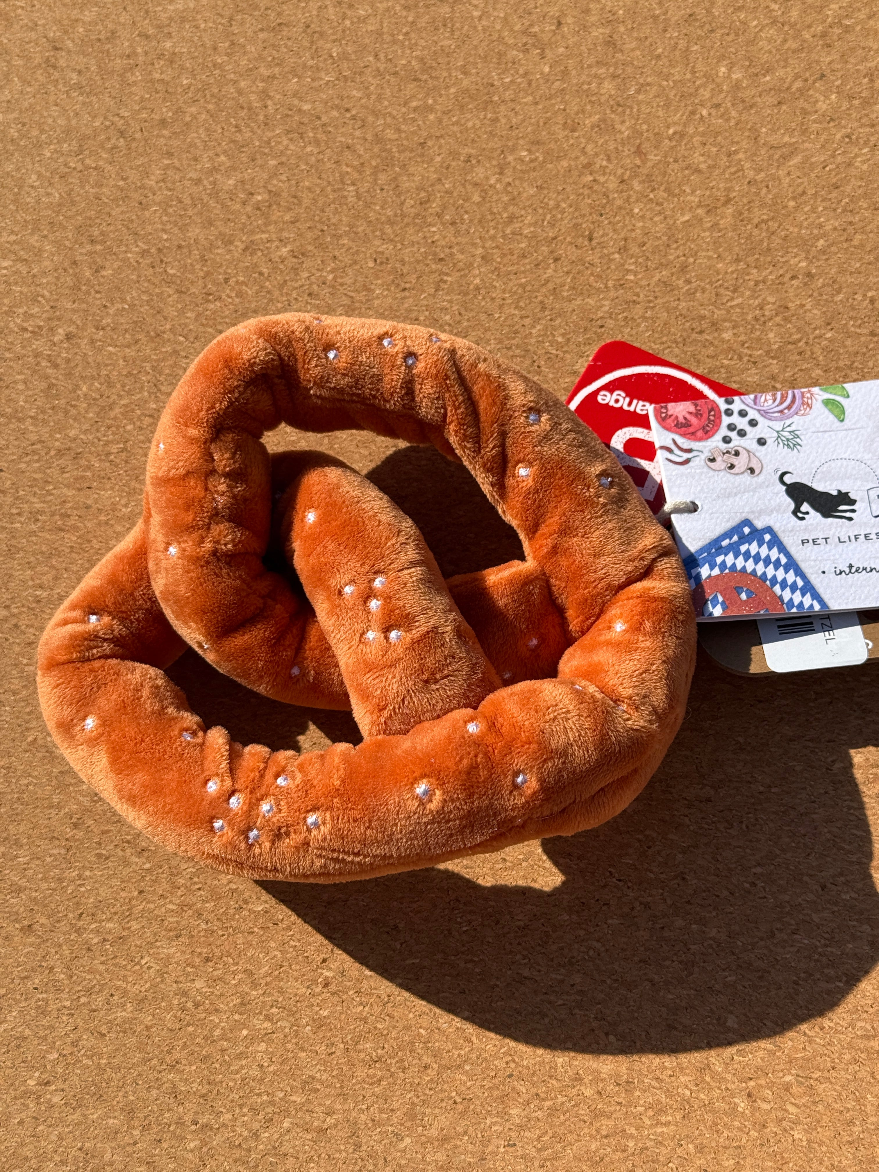 JOUET CHIEN BRETZEL 🥨