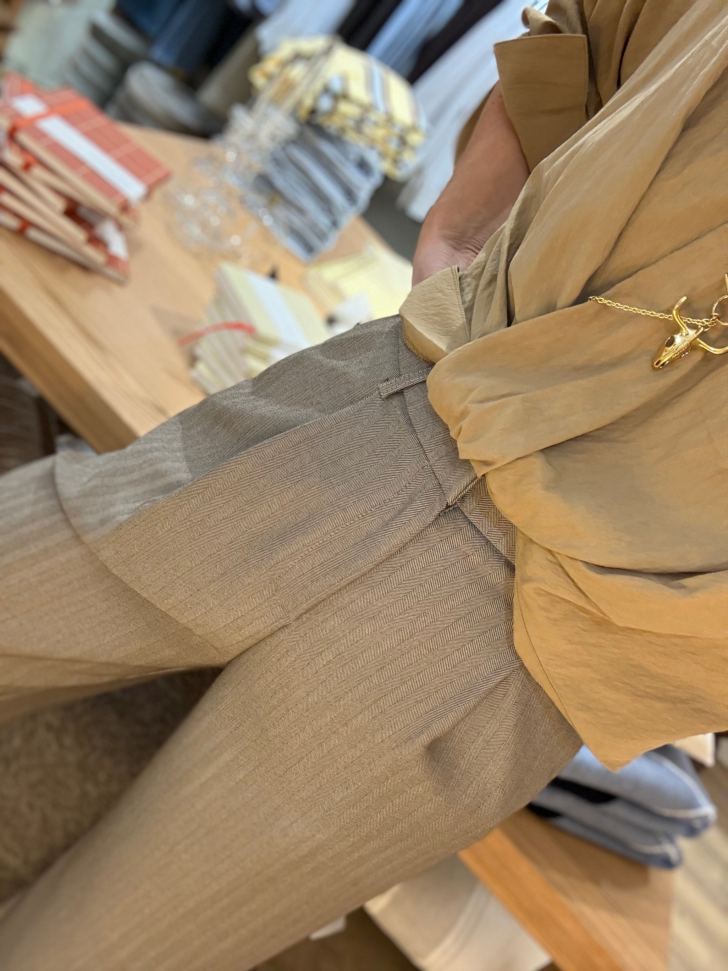 PANTALON H4458 CHEVRONS MARRON