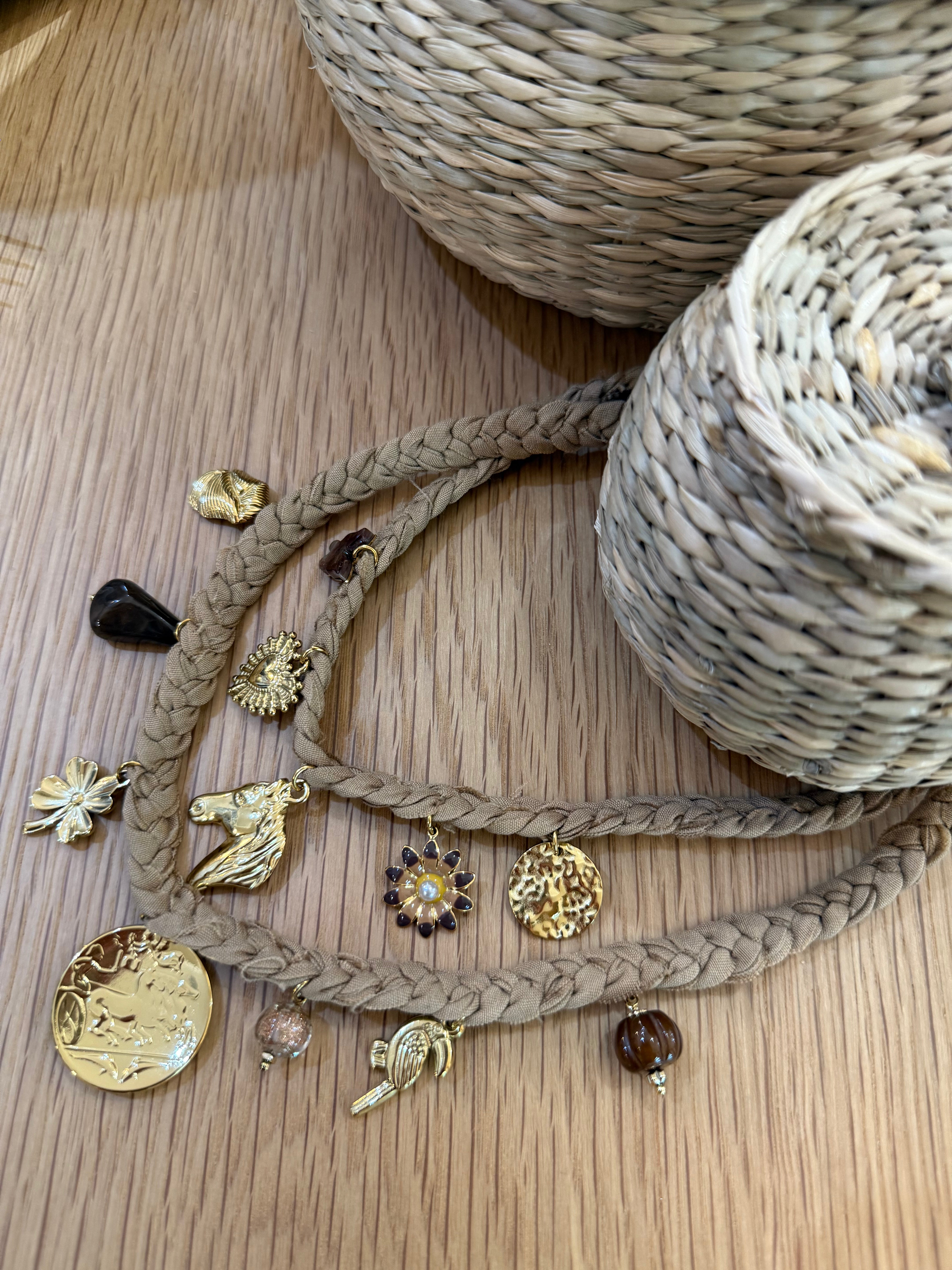 Collier beige 810120