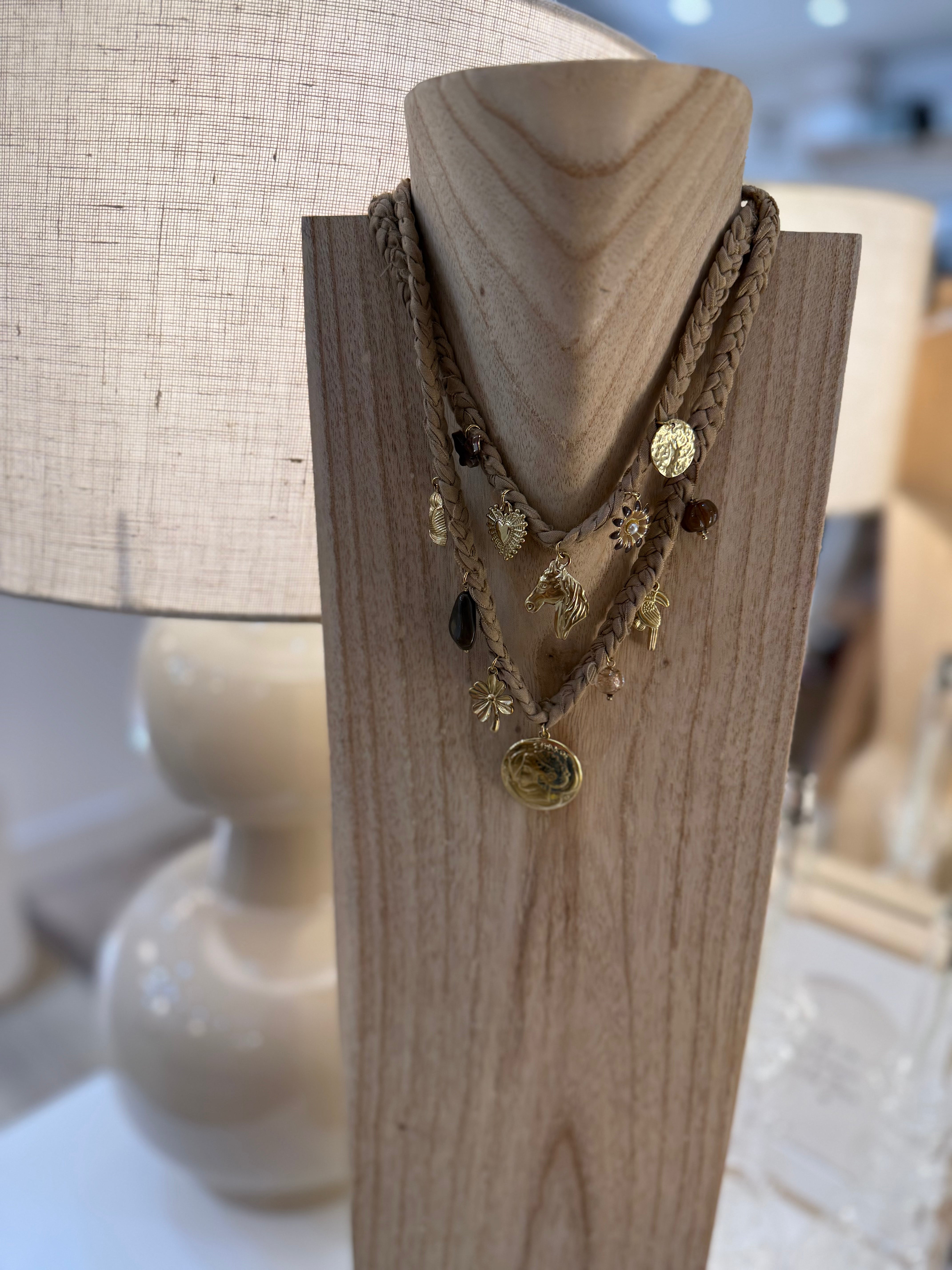 Collier beige 810120